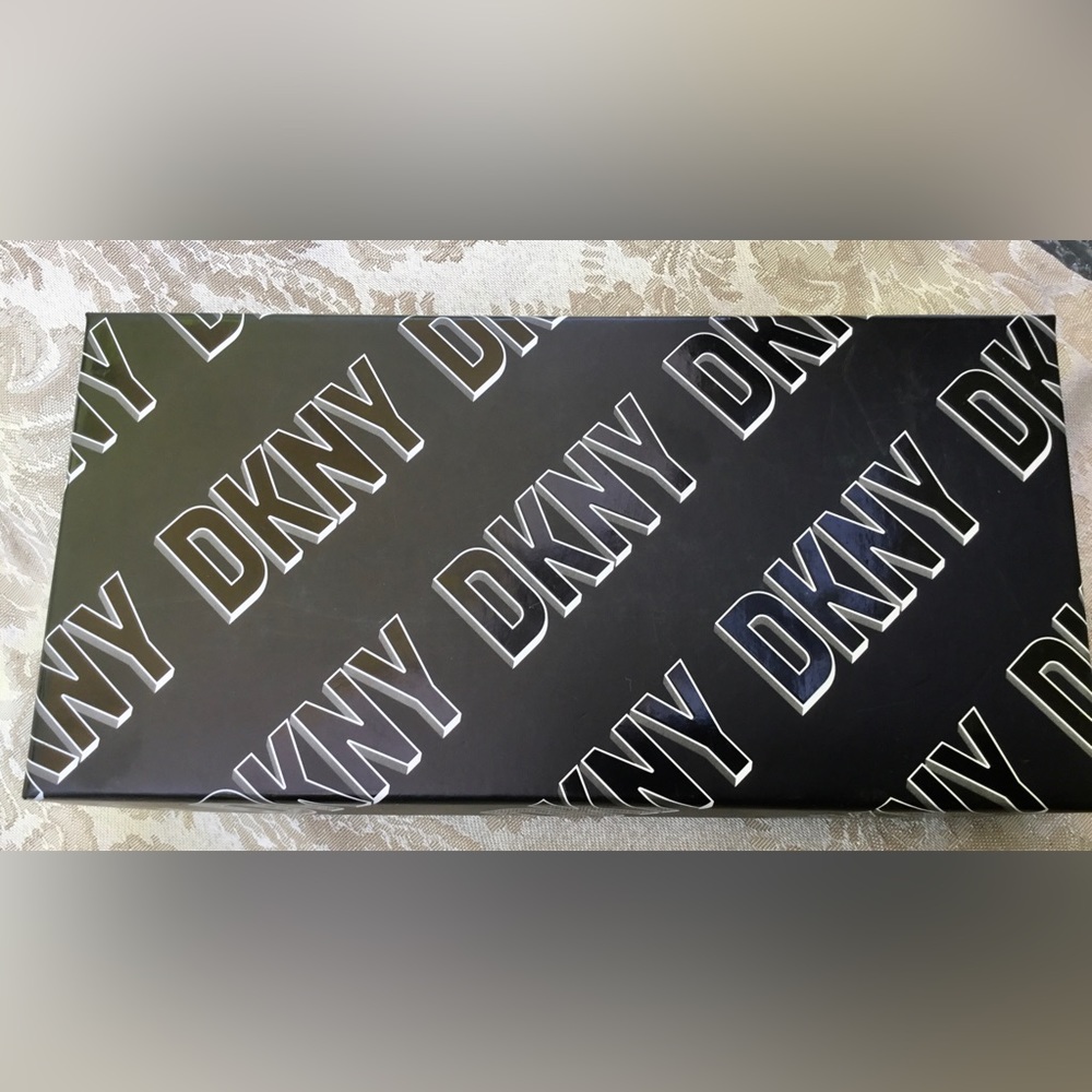 DKNY